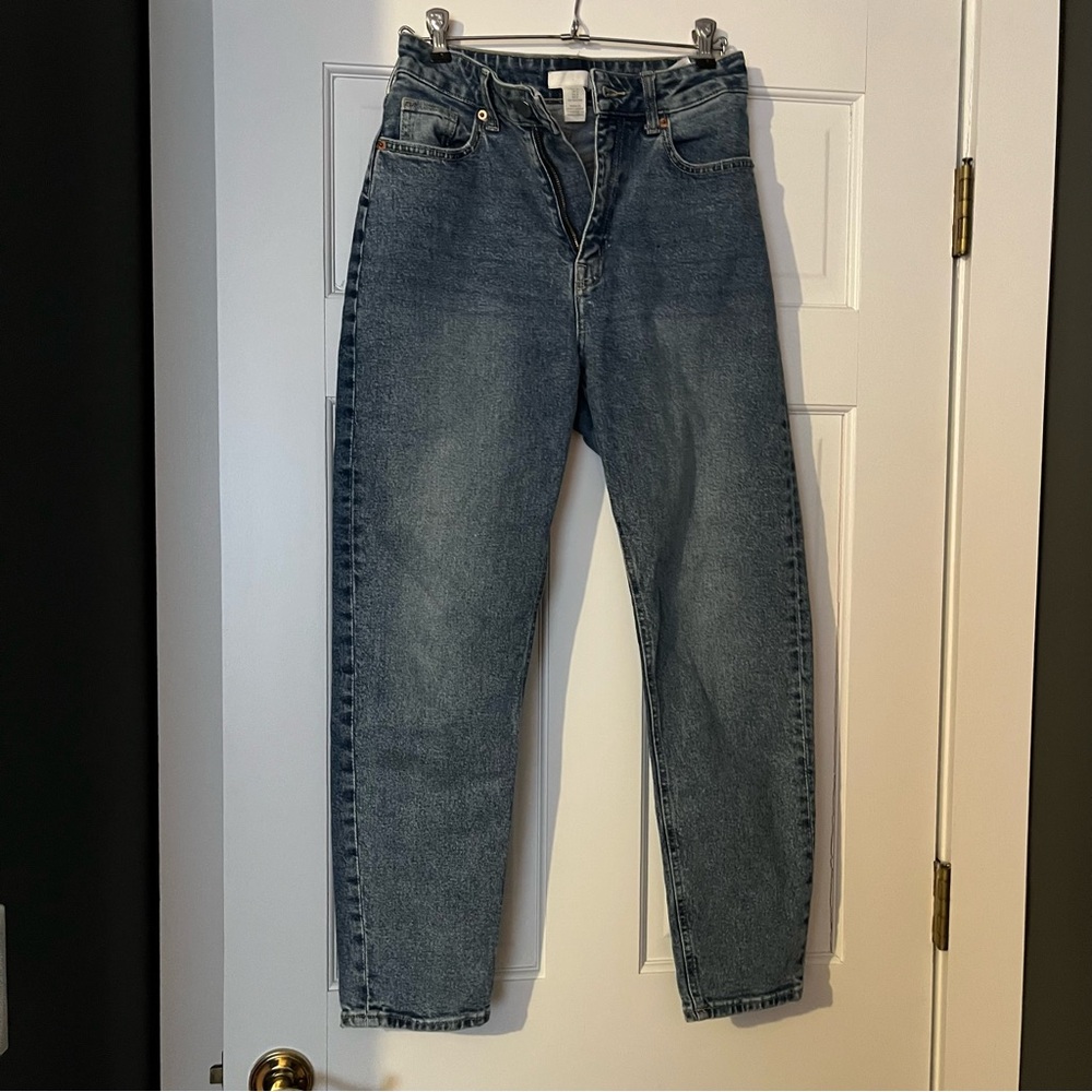 H&M High Waist Ankle Length Tapered Mom Jean - Size 4 Mid Wash Blue
